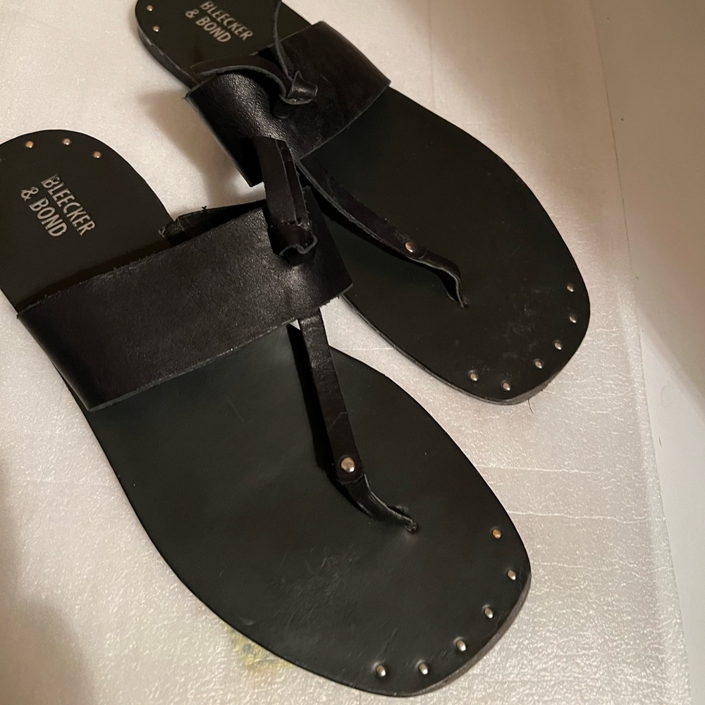 Black leather thong sandals